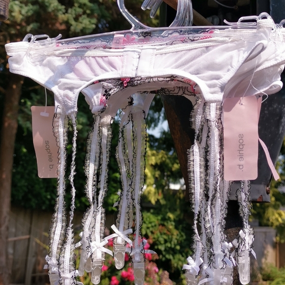 Sophie B. Garter Belt - Picture 4 of 5